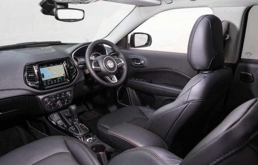 Интерьер Jeep Compass Limited (MP) 2017 года  (AU) (фото 10 из 41)